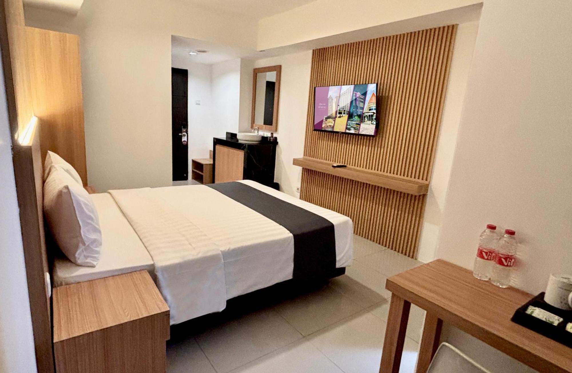 Nemuru Hotel Ciputat Pondokcabe Hilir Exterior photo